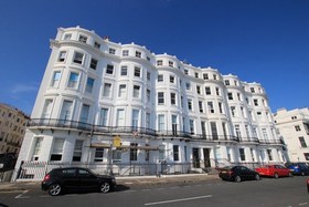 2 bedroom Flat for s...